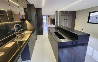 Imagem 12: Sobrado para venda possui 246 metros quadrados com 4 quartos