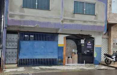 Imagem: A casa possui 3 Dormitórios, 2 Banheiros e está localizado