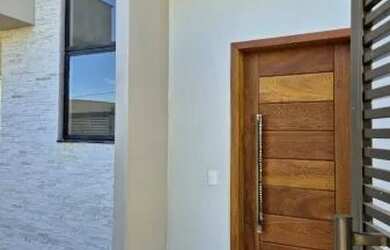 Imagem: A casa possui 3 Dormitórios, 2 Banheiros, 2 Vagas na garagem