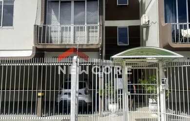 Imagem: O apartamento possui 2 Dormitórios, 1 Banheiro, 2 Vagas na