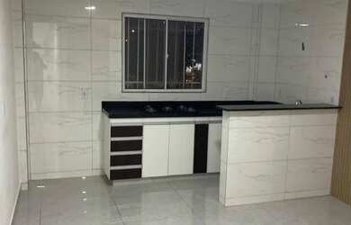 Imagem: A casa possui 2 Dormitórios, 2 Banheiros, 1 Vaga na garagem