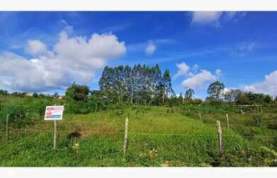 Imagem: O terreno possui 900m² de Área e está localizado em Área
