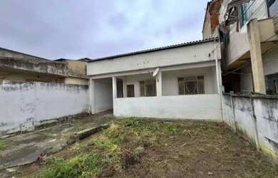 Imagem: A casa possui 2 Dormitórios, 2 Banheiros, 2 Vagas na garagem