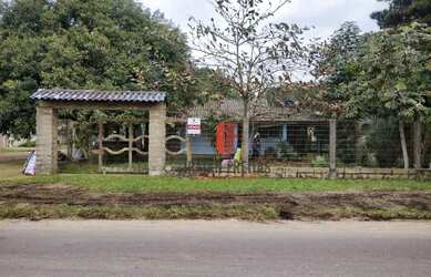 Imagem: A casa possui 2 Dormitórios, 1 Banheiro, 1 Vaga na garagem