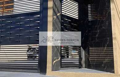 Imagem: A casa possui 3 Dormitórios, 3 Banheiros, 4 Vagas na garagem