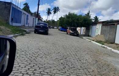 Imagem: A casa possui 2 Dormitórios, 1 Banheiro e 2 Vagas na garagem