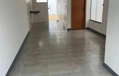 Imagem 2: Vendo casa de 2/4 sendo uma suíte no sim