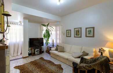 Imagem: A casa em condomínio possui 3 Dormitórios, 3 Banheiros, 2