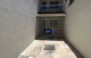 Imagem: A casa possui 2 Dormitórios, 2 Banheiros, 2 Vagas na garagem