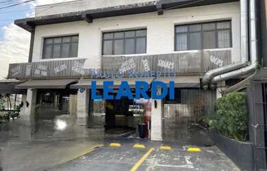 Imagem: O depósito possui 5 Vagas na garagem, 301m² de Área e está