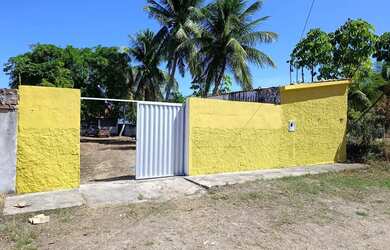 Imagem: A casa possui 3 Dormitórios, Acomodam 15 pessoas, 5 Vagas na