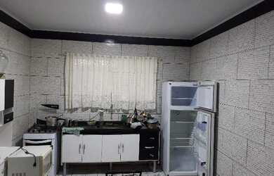 Imagem: A casa possui 2 Dormitórios, 1 Banheiro e está localizado