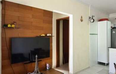 Imagem: A casa possui 2 Dormitórios, 1 Banheiro, 1 Vaga na garagem