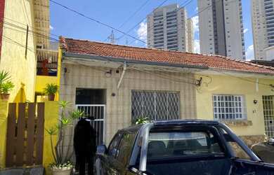 Imagem: A casa possui 2 Dormitórios, 1 Banheiro, 1 Vaga na garagem