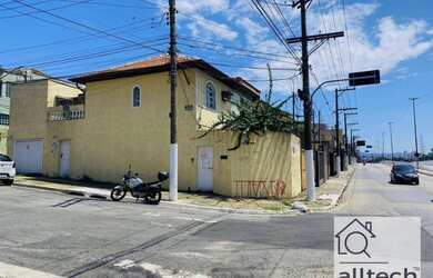 Imagem: A casa possui 3 Dormitórios, 2 Banheiros, 1 Vaga na garagem