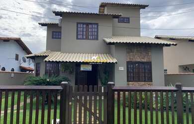 Imagem: A casa em condomínio possui 4 Dormitórios, 2 Banheiros, 1