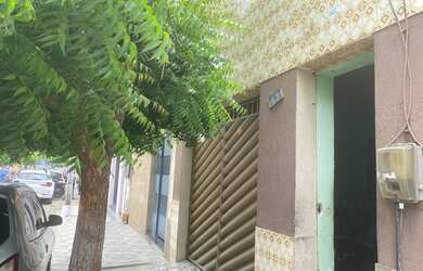 Imagem: A casa possui 4 Dormitórios, 3 Banheiros, 1 Vaga na garagem