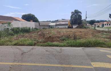 Imagem: O terreno possui 640m² de Área e está localizado em Canguiri