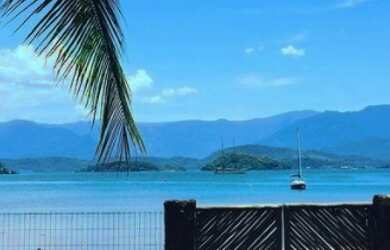 Imagem: A casa possui 5 Dormitórios, 5 Banheiros, 5 Vagas na garagem