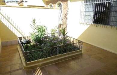 Imagem: A casa possui 4 Dormitórios, 3 Banheiros, 2 Vagas na garagem