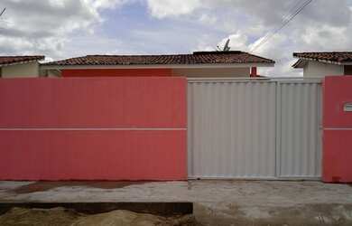 Imagem: A casa possui 2 Dormitórios, 1 Banheiro, 1 Vaga na garagem