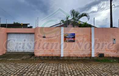 Imagem: A casa possui 3 Dormitórios, 1 Banheiro, 2 Vagas na garagem