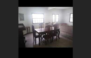 Imagem: A casa possui 4 Dormitórios, 3 Banheiros, 2 Vagas na garagem