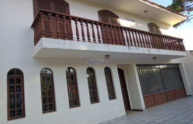 Imagem: A casa possui 3 Dormitórios, 3 Banheiros, 3 Vagas na garagem