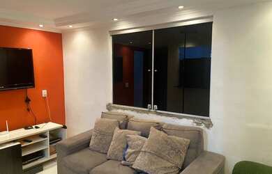 Imagem: O apartamento possui 2 Dormitórios, 1 Banheiro, 1 Vaga na garagem