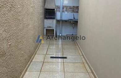 Imagem: A casa possui 2 Dormitórios, 1 Banheiro, 1 Vaga na garagem