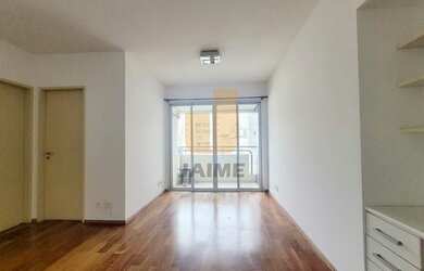 Imagem: O apartamento possui 1 Dormitório, 1 Banheiro, 1 Vaga na garagem