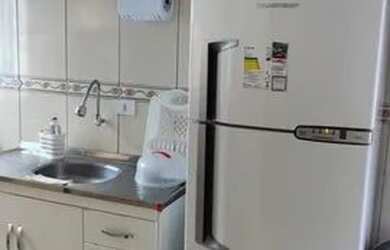 Imagem: O apartamento possui 2 Dormitórios, 1 Banheiro, 1 Vaga na garagem