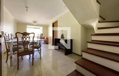 Imagem: O apartamento possui 3 Dormitórios, 2 Banheiros, 2 Vagas na