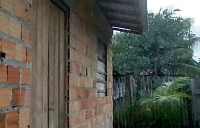 Imagem: A casa possui 2 Dormitórios, 1 Banheiro e está localizado