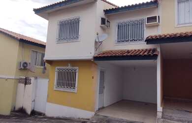 Imagem: A casa possui 3 Dormitórios, 3 Banheiros, 1 Vaga na garagem