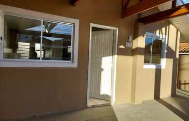 Imagem: A casa em condomínio possui 2 Dormitórios, 1 Banheiro, 2 Vagas