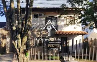 Imagem: A casa possui 4 Dormitórios, 2 Banheiros, 2 Vagas na garagem