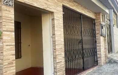 Imagem: A casa possui 2 Dormitórios, 1 Banheiro, 200m² de Área e