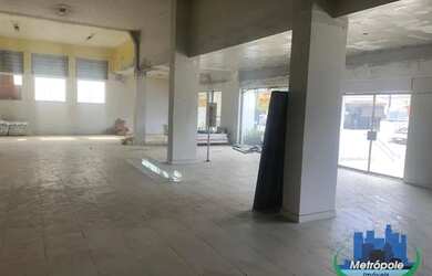 Imagem: O depósito possui 5 Vagas na garagem, 951m² de Área e está