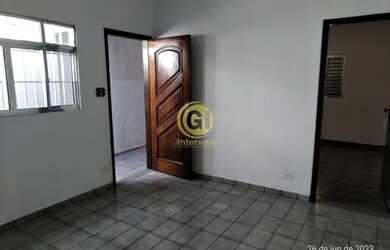 Imagem: A casa possui 2 Dormitórios, 2 Banheiros, 2 Vagas na garagem