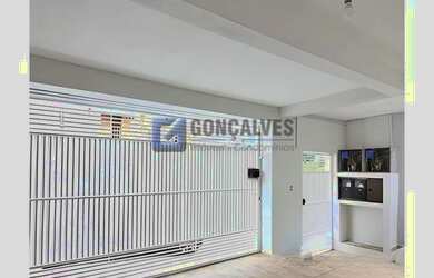 Imagem: A casa possui 2 Dormitórios, 2 Banheiros, 2 Vagas na garagem