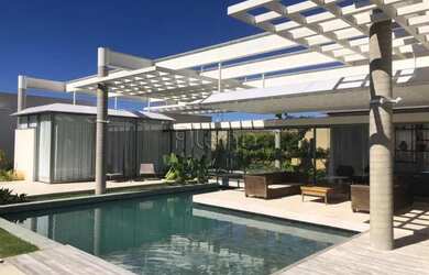 Imagem: A casa em condomínio possui 4 Dormitórios, 3 Banheiros, 4