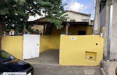 Imagem: A casa possui 2 Dormitórios, 1 Banheiro, 1 Vaga na garagem