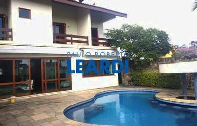 Imagem: A casa possui 5 Dormitórios, 5 Banheiros, 5 Vagas na garagem