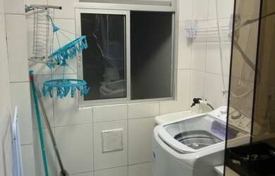 Imagem: O apartamento possui 2 Dormitórios, 1 Banheiro, 1 Vaga na garagem