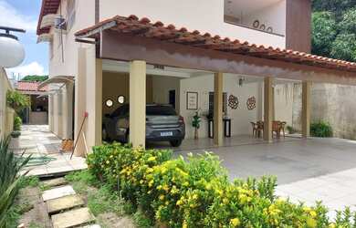 Imagem: A casa possui 5 Dormitórios, 5 Banheiros, 5 Vagas na garagem