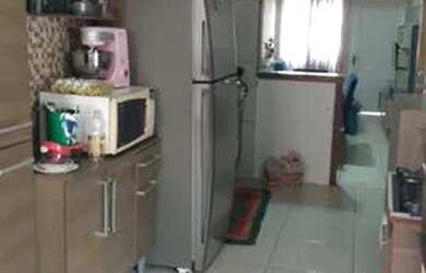 Imagem: A casa possui 2 Dormitórios, 1 Banheiro, 2 Vagas na garagem