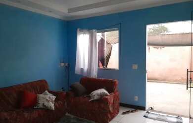 Imagem: A casa possui 3 Dormitórios, 1 Banheiro, 4 Vagas na garagem