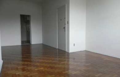 Imagem: O apartamento possui 3 Dormitórios, 2 Banheiros, 1 Vaga na