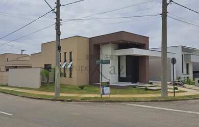 Imagem: A casa em condomínio possui 3 Dormitórios, 3 Banheiros, 2